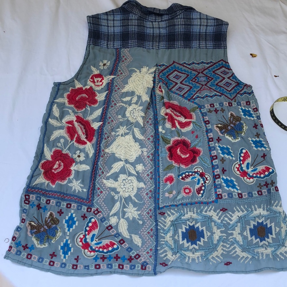 Johnny Was sleeveless button down blouse